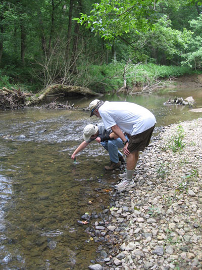 7 - Phillip Capon and Charlie Dorian test the pH level